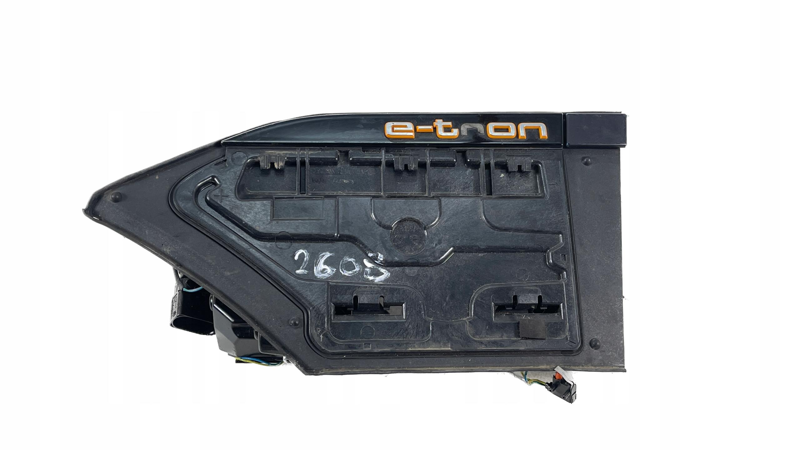 AUDI E-TRON РОЗ'ЄМ ВІДКИДНА КРИШКА ЗАРЯДКИ 4KE810001