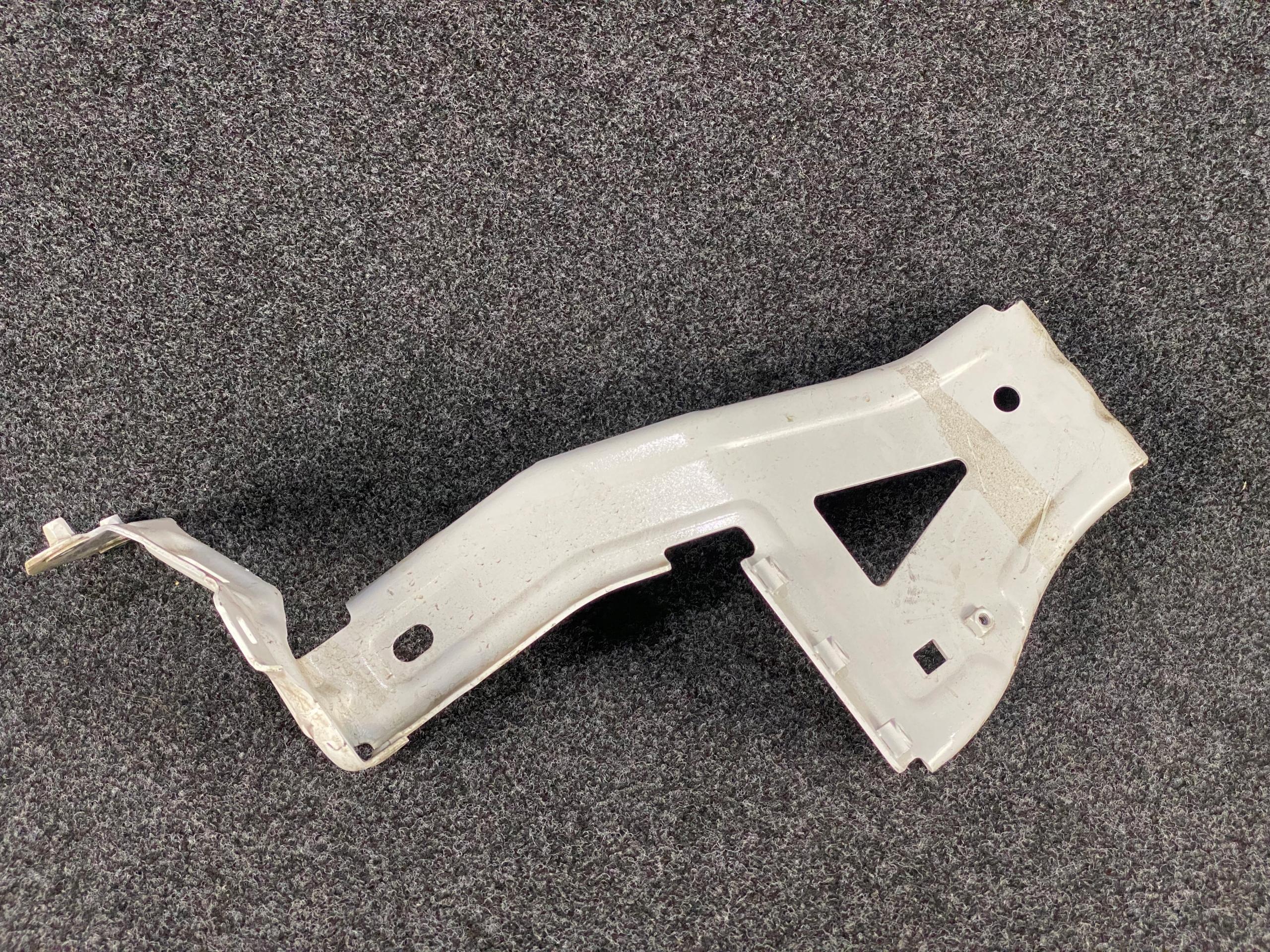 4KE803504 - AUDI E-TRON КРЕПЛЕНИЕ КРЫЛА ПРАВОЕ ПЕРЕДНЕЕ 4KE