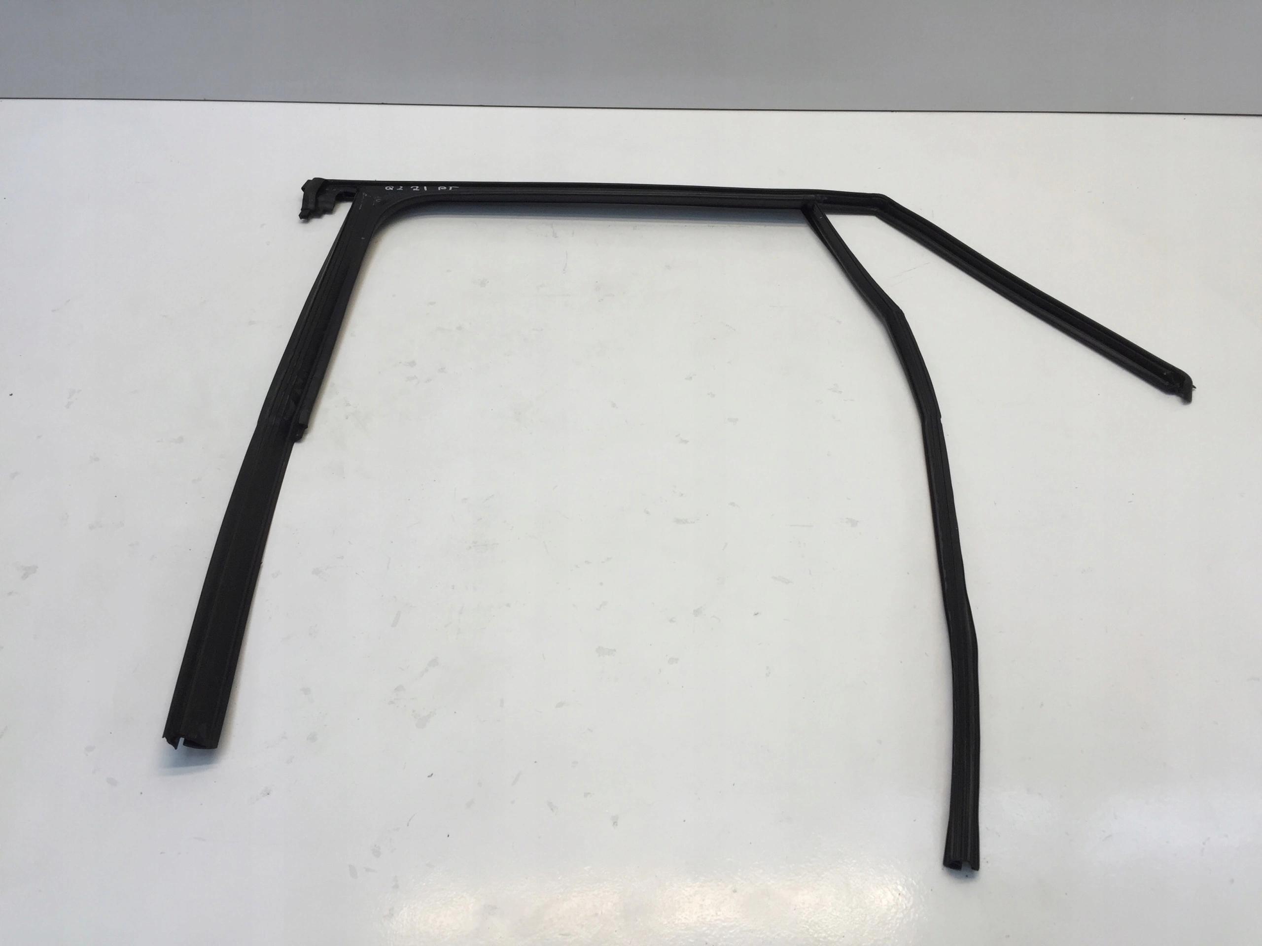 81A839440B - AUDI Q2 81A 2021 ущільнювач дверна рама задня права