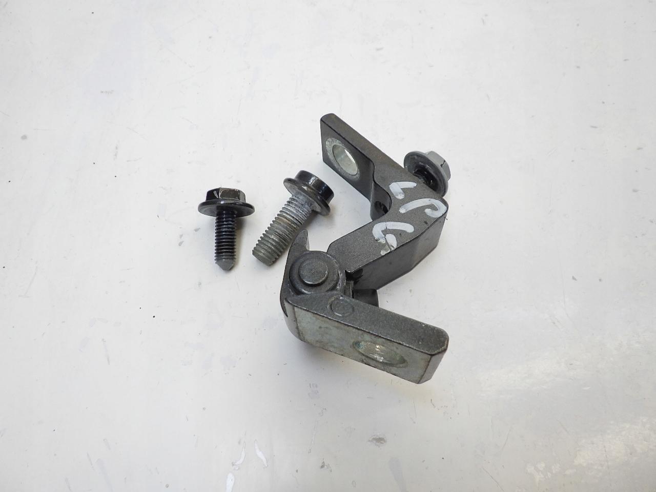 8W0833403A - AUDI Q3 83A F3 петля двері ліва передня верхня