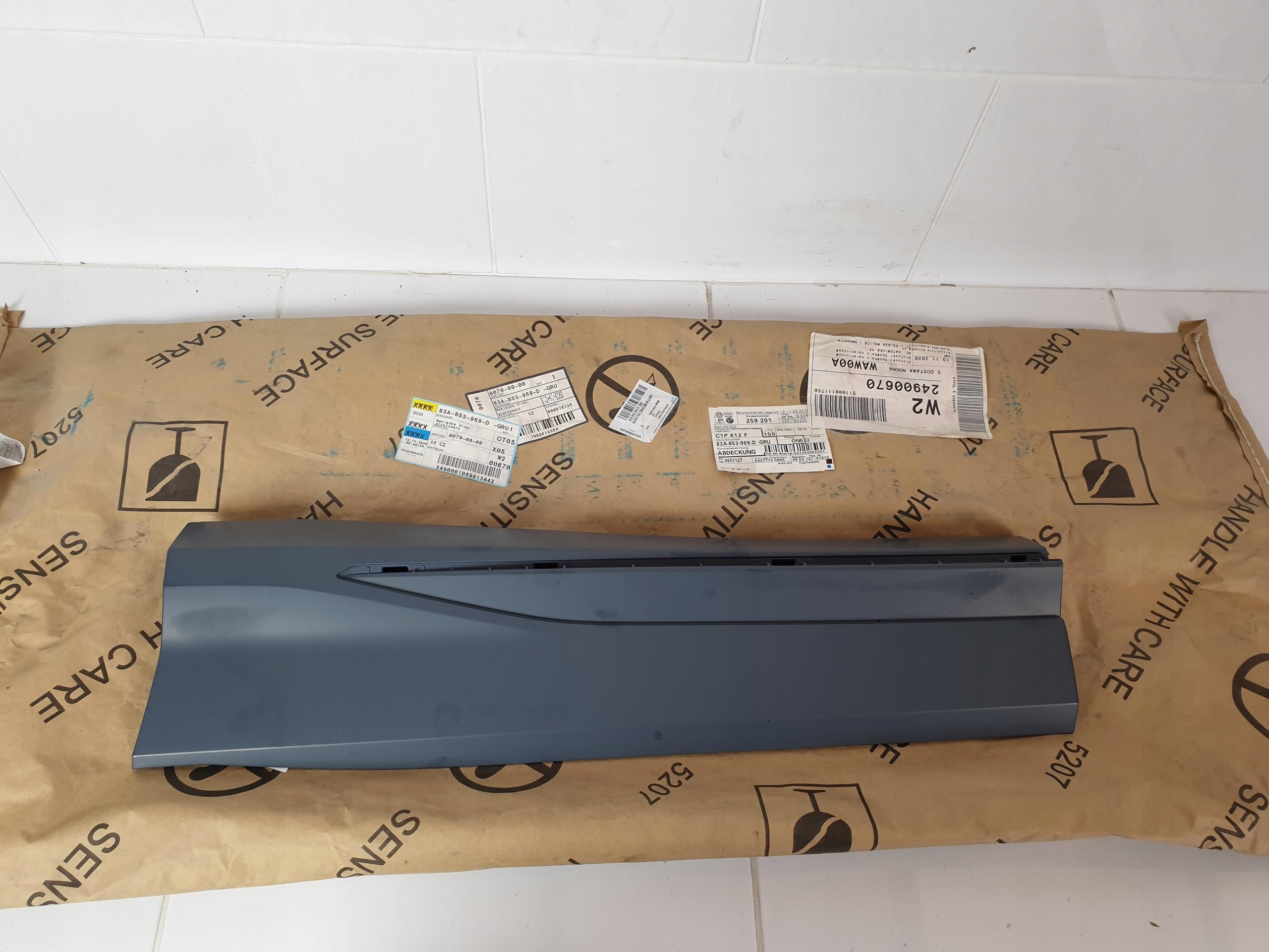 83A853969 - AUDI Q3 83A накладка двери левая задняя