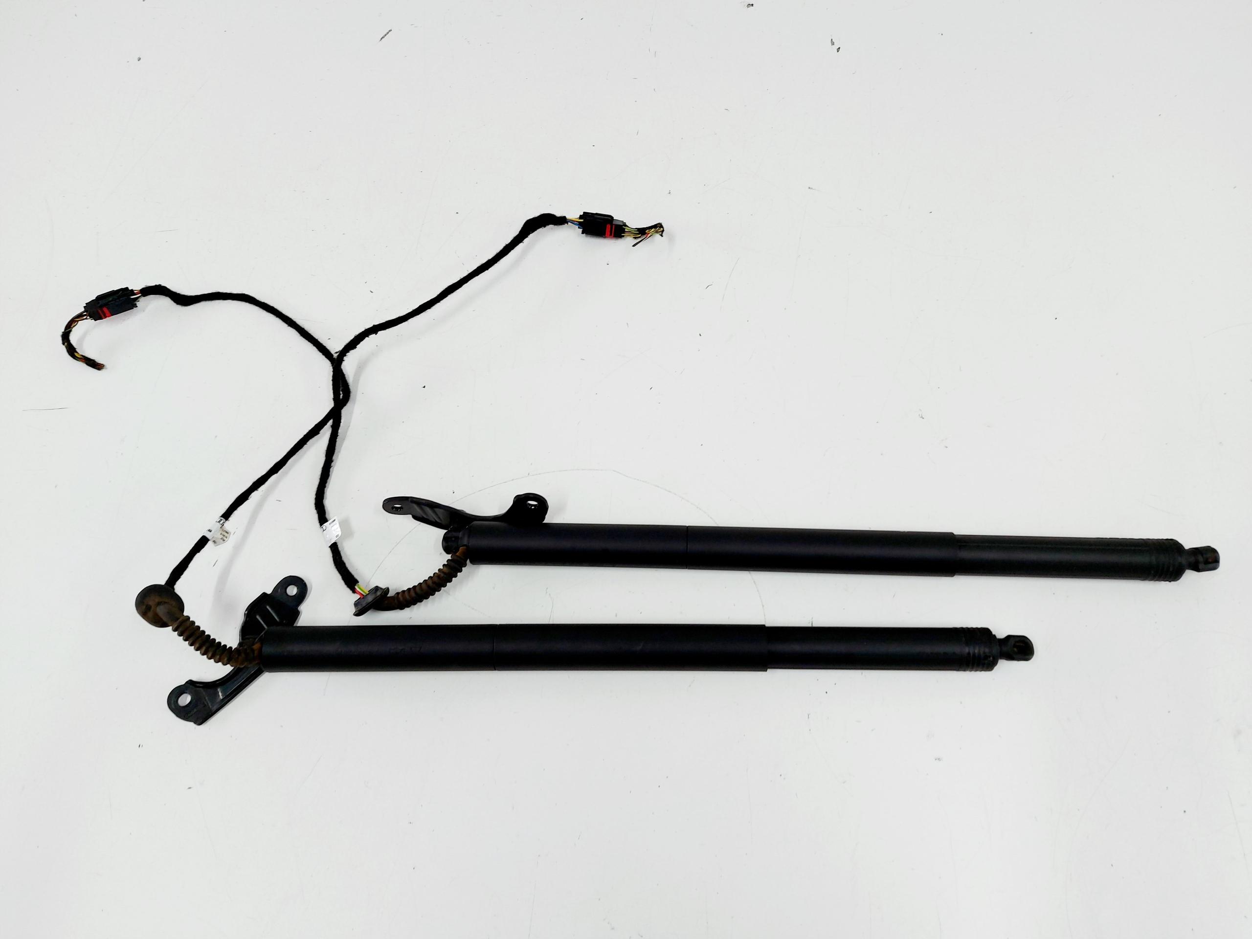 8U0827851 - AUDI Q3 8u0 привід багажника 15р.