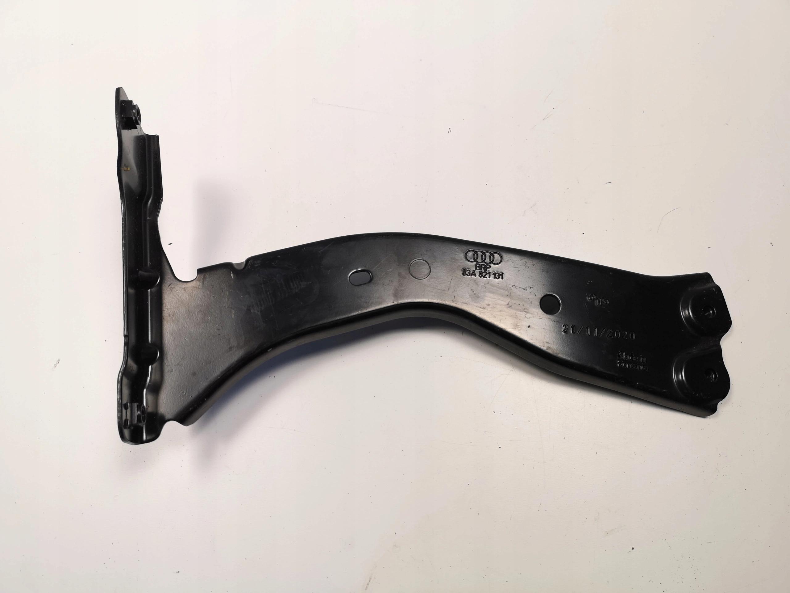 AUDI Q3 II кронштейн крыла левый передний 83A821131