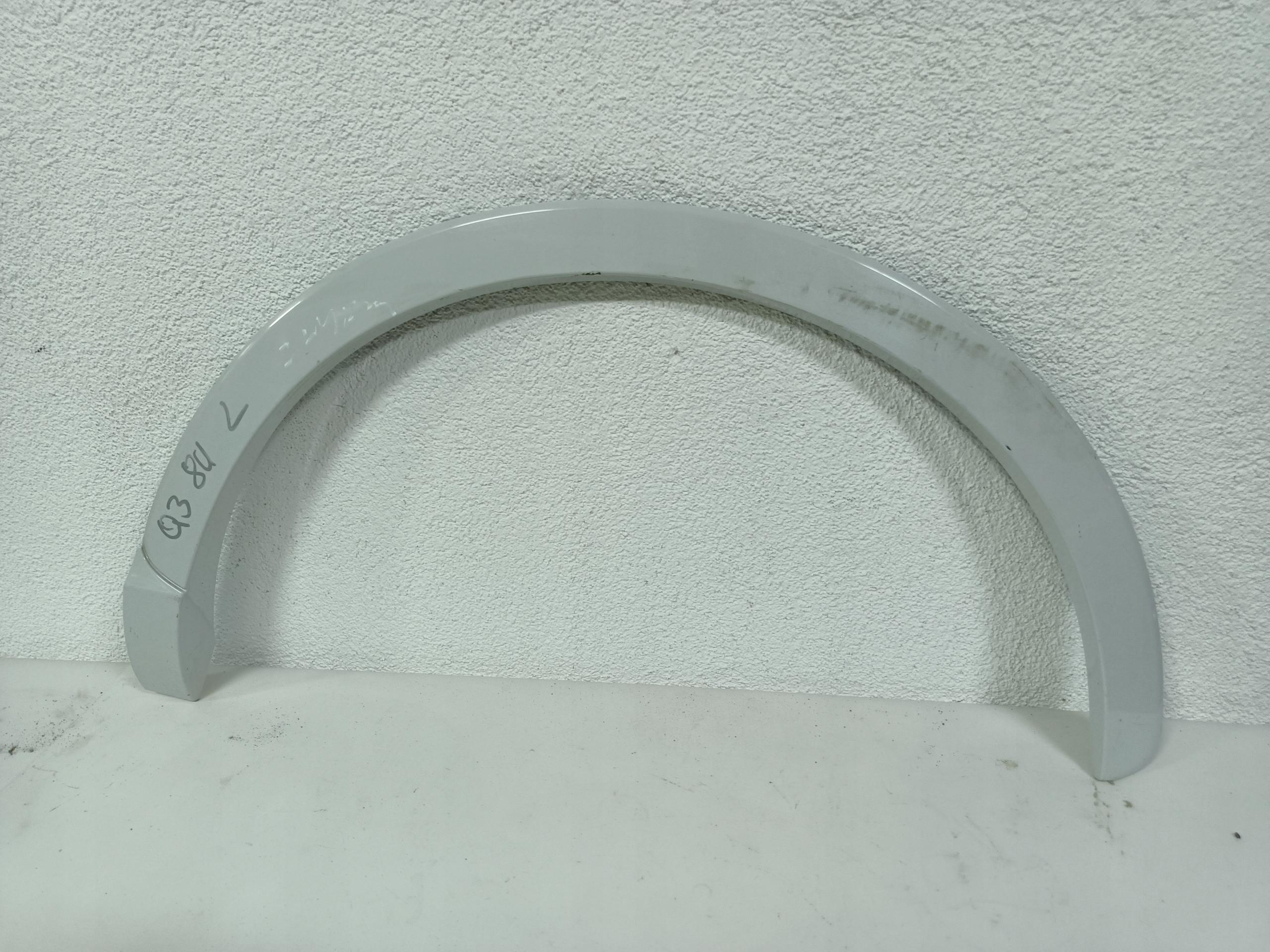 Audi Q3 MUDGUARD ON the FENDER 8U0853817A