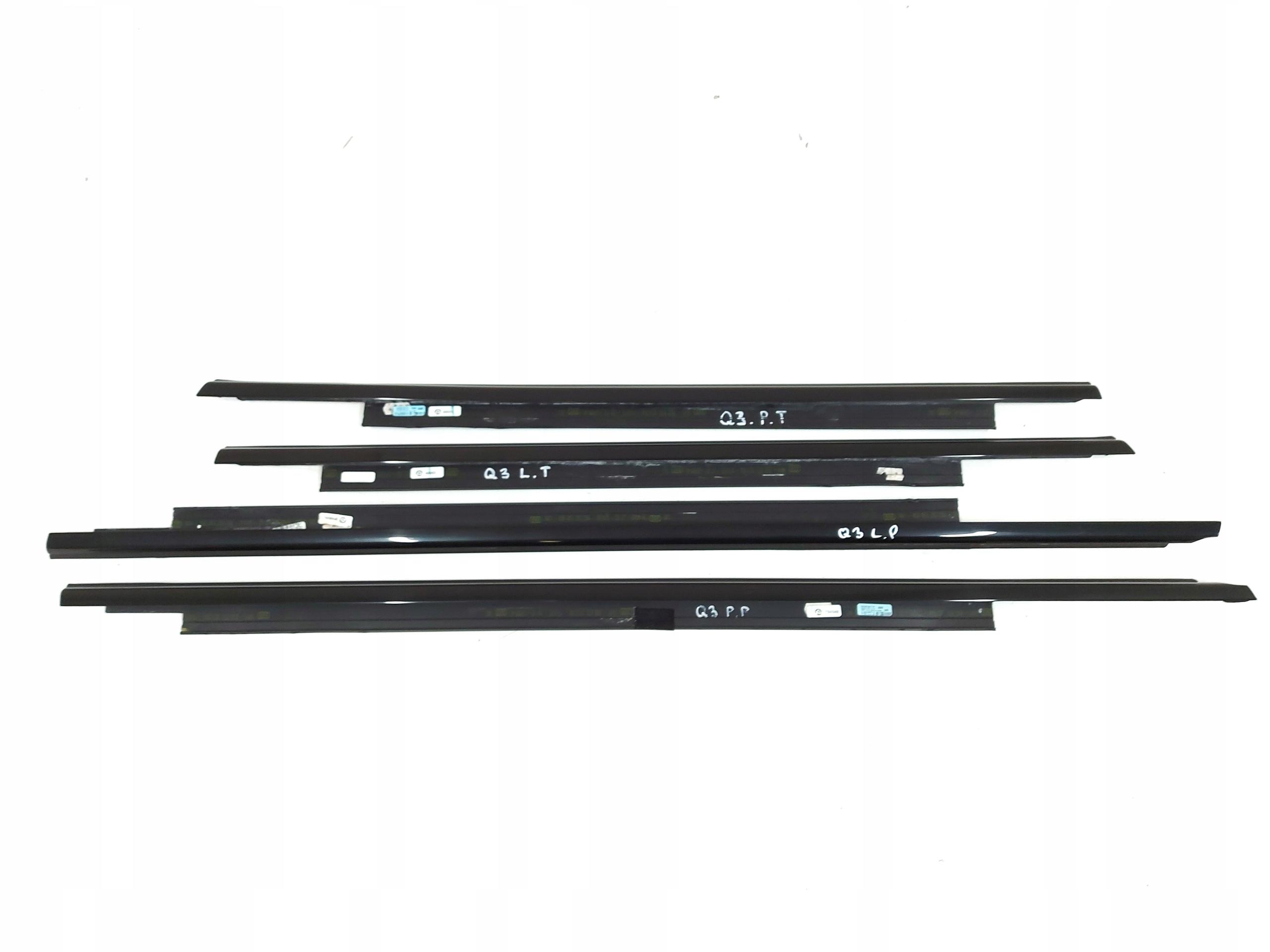 8U0853284F - AUDI Q3 скребок двері передній задній S-LINE