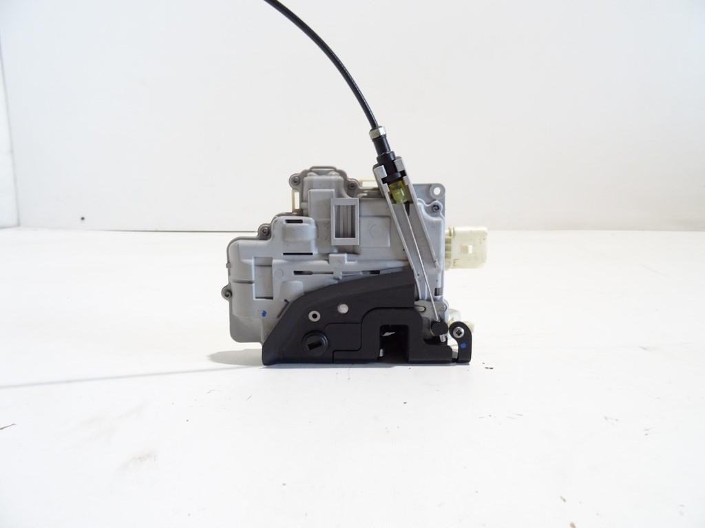 8KO839015 - AUDI Q3 замок дверей лівий задній 8K0839015