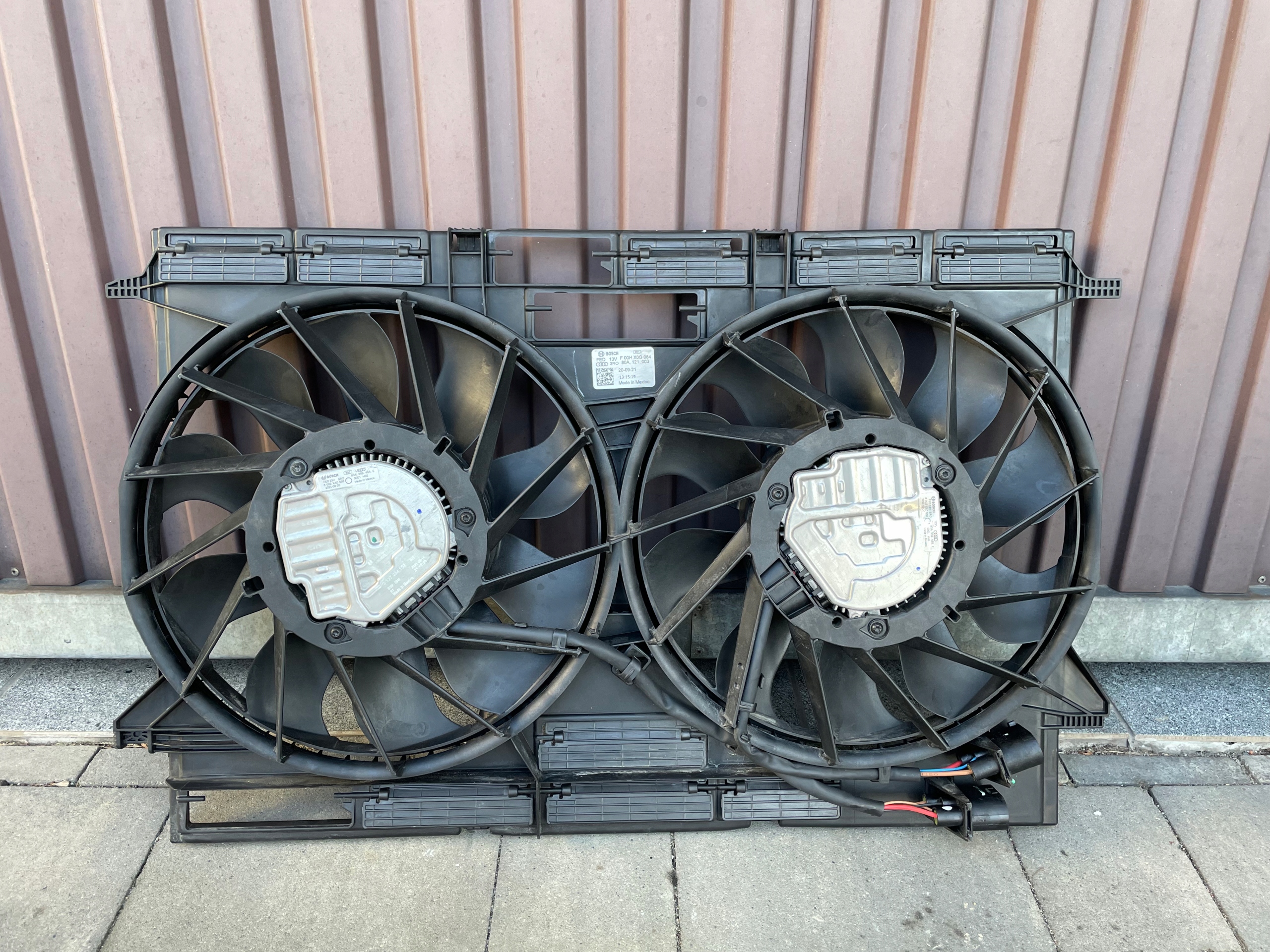 80A121003 - AUDI Q5 80A вентиляторы корпус комплект 80A959455A