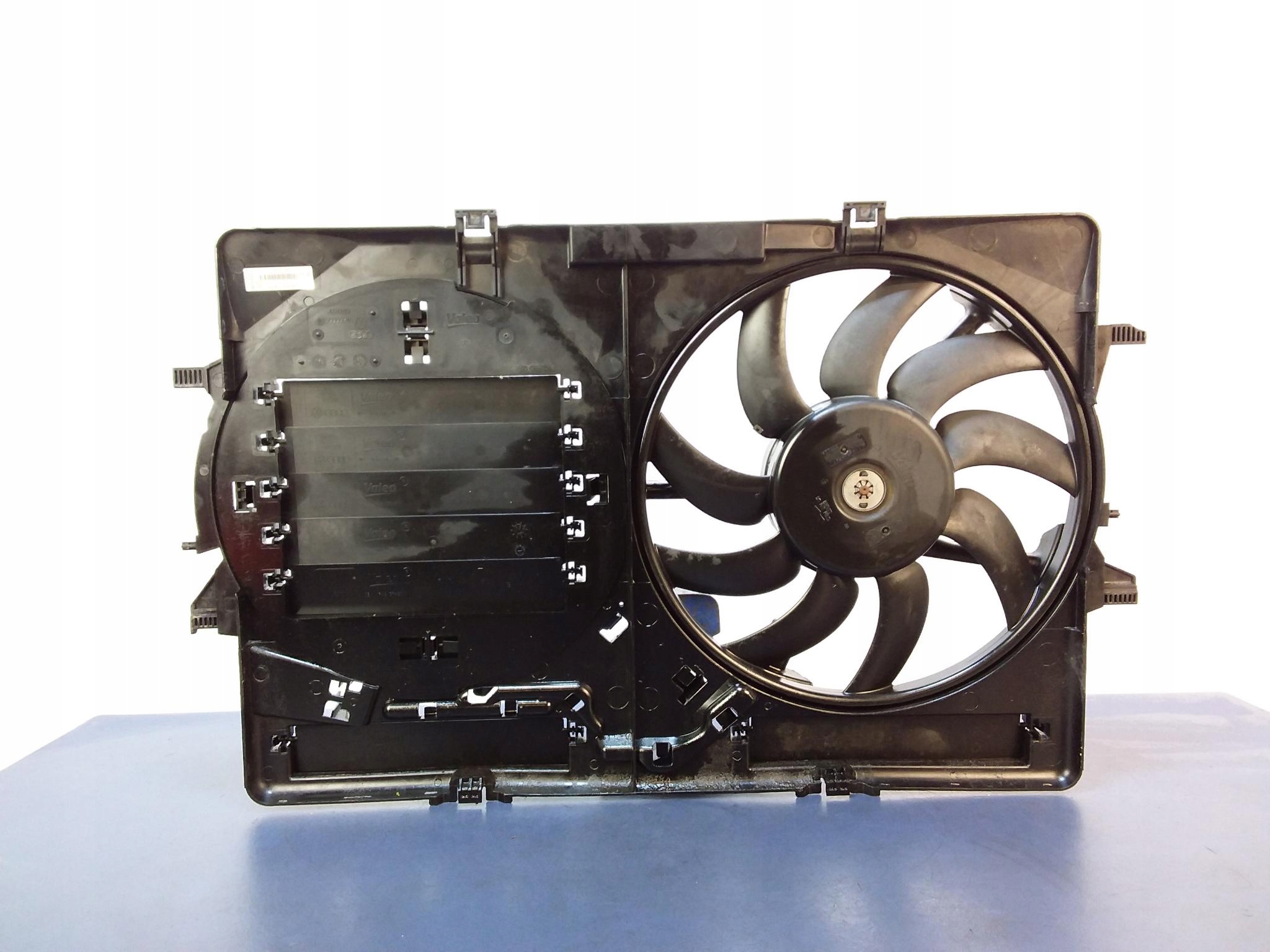 AUDI Q5 8R 2.0 TDI вентилятор радіатора 8K0121003L