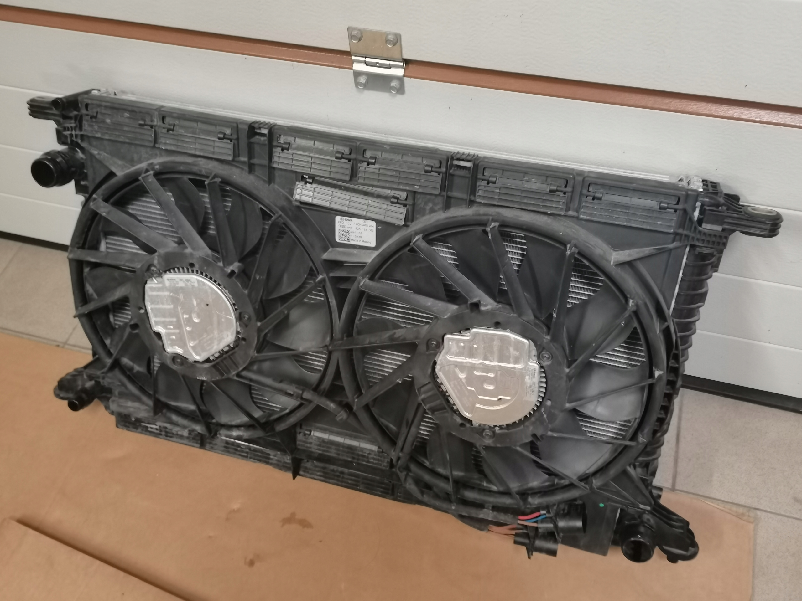 80A121003 - AUDI Q5 FY комплект вентиляторов с кулером для воды