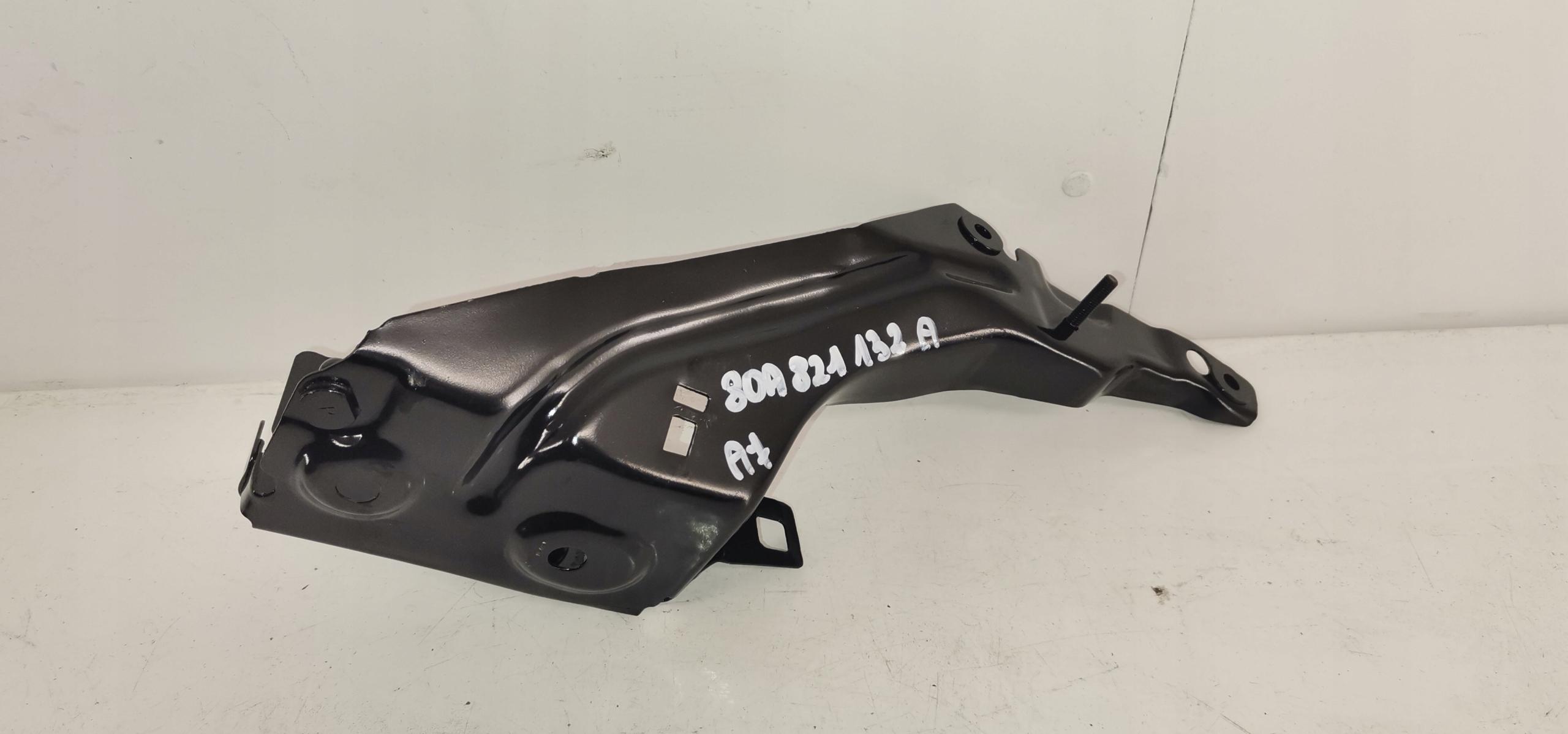 AUDI Q5 II 80A кронштейн крыла правый 80A821132A