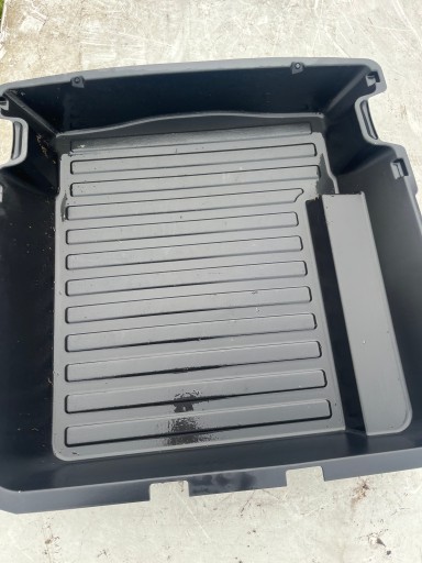 250242 - AUDI Q5 SQ5 8R ящик для зберігання ванна багажник 8r0864106