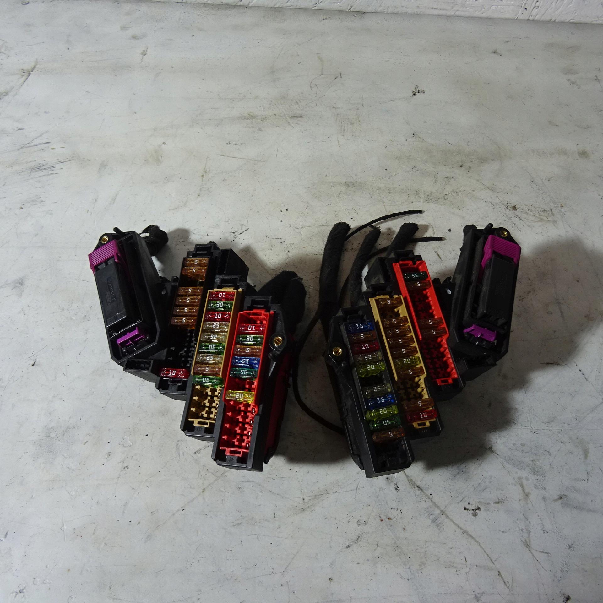 AUDI Q7 4l 3.0 TDI блок запобіжників консолі