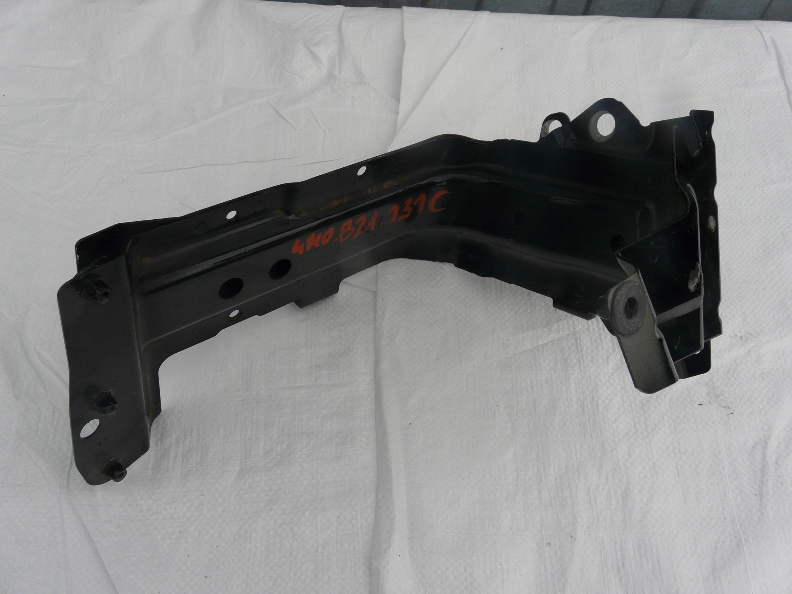 4M0821131C - AUDI Q7 4M 15-20 крепление кронштейн крыла левый