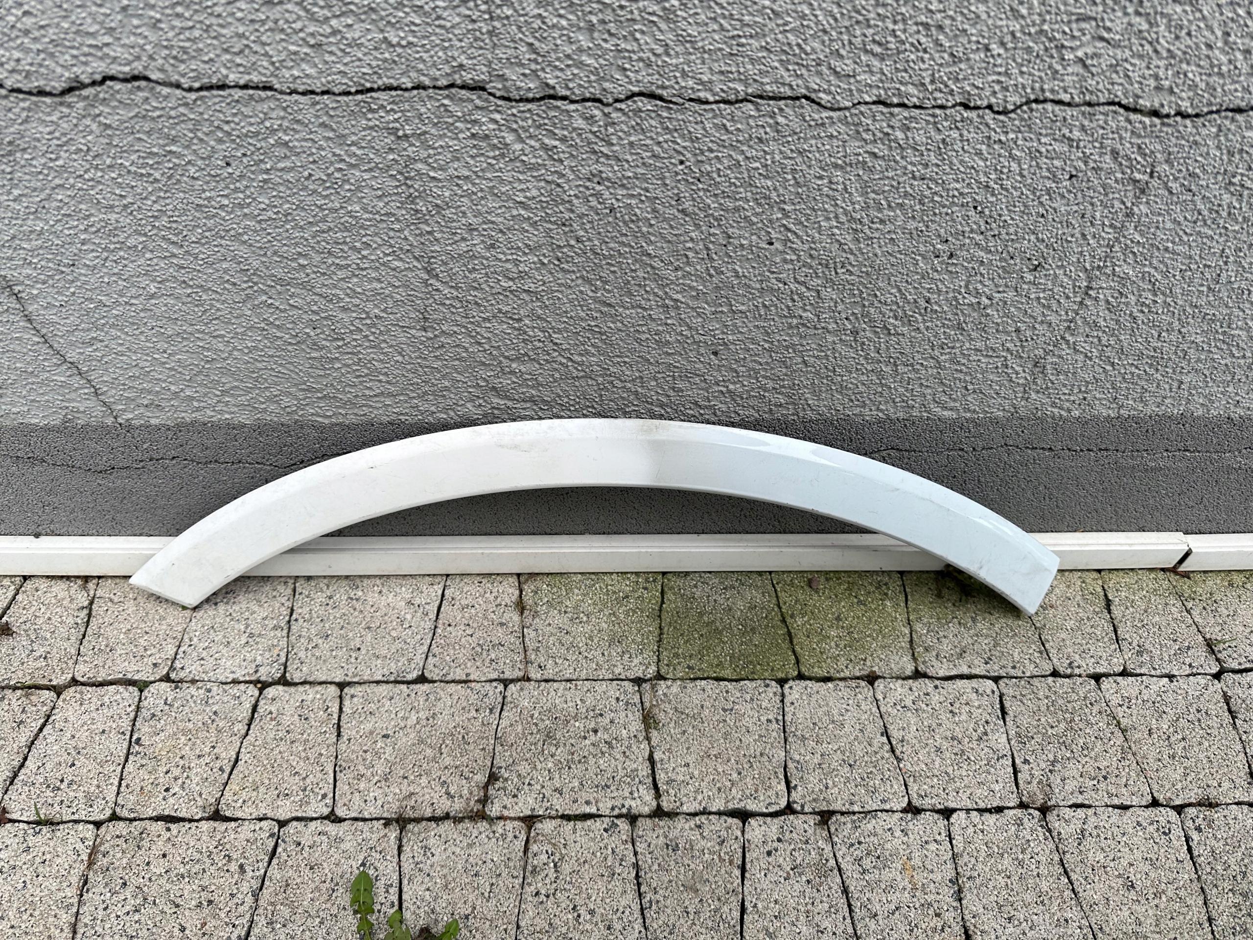 4M0853026E - AUDI Q7 4M0 накладка на заднее правое крыло