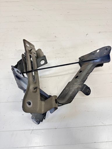 AUDI Q7 4m0 кріплення крила Правий передній 4MO821138B