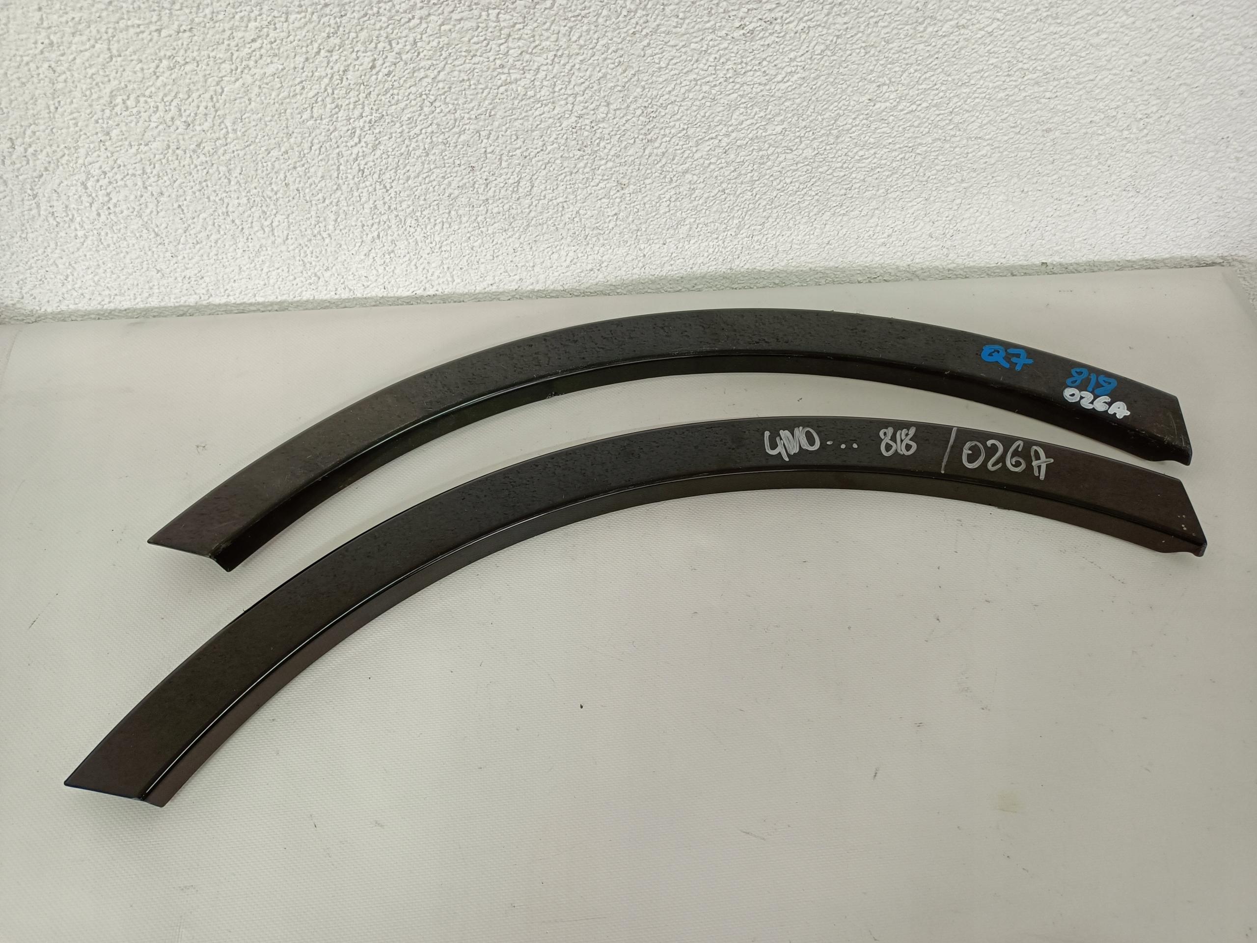 Audi Q7 TRIM FOR the rear FENDER 4M0853818