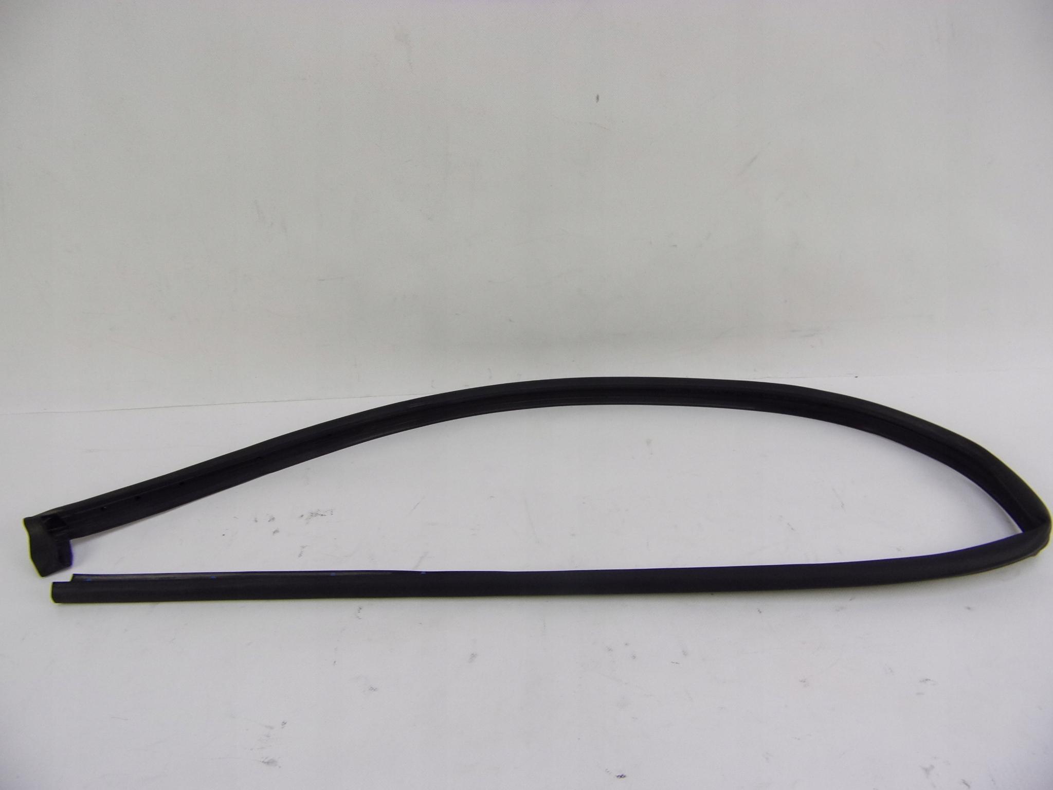 AUDI Q8 18-прокладка порога ліва 4m8833177