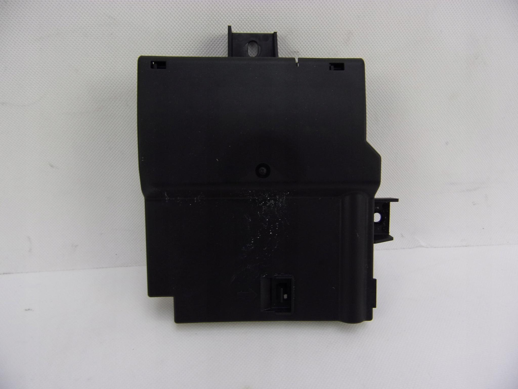 AUDI Q8 3.0 18-блок предохранителей 4M0937513