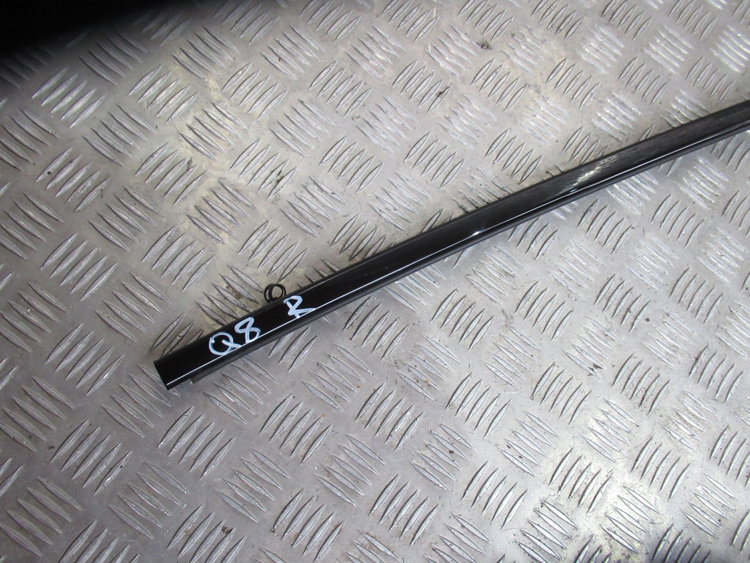 4M8853704A 4M8853703A - AUDI Q8 4M рейка крыши правая