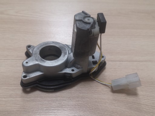 AUDI Q8 4M8 МОТОР СКЛАДАННЯ ЛІВОГО ДЗЕРКАЛА OE