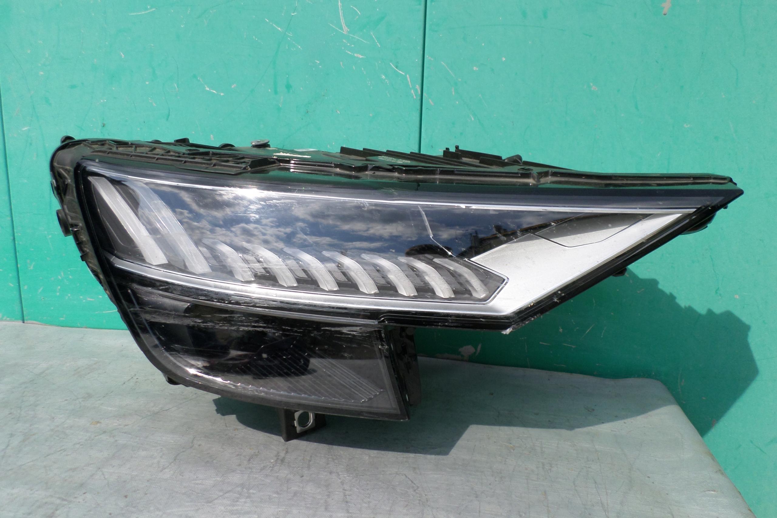 AUDI Q8 лампа правий повний LED Євро 4m8941036