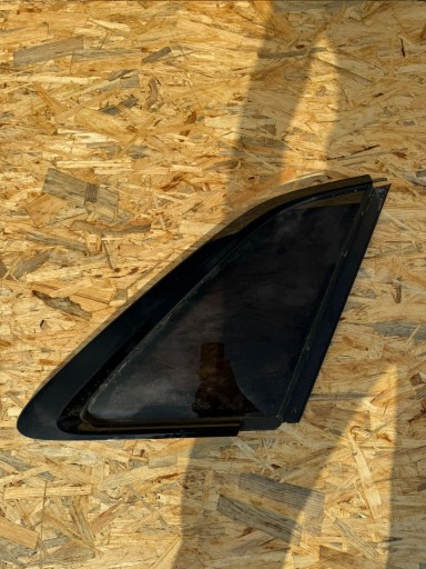 AUDI Q8 Стекло кузова заднее правое 4M8845298AB