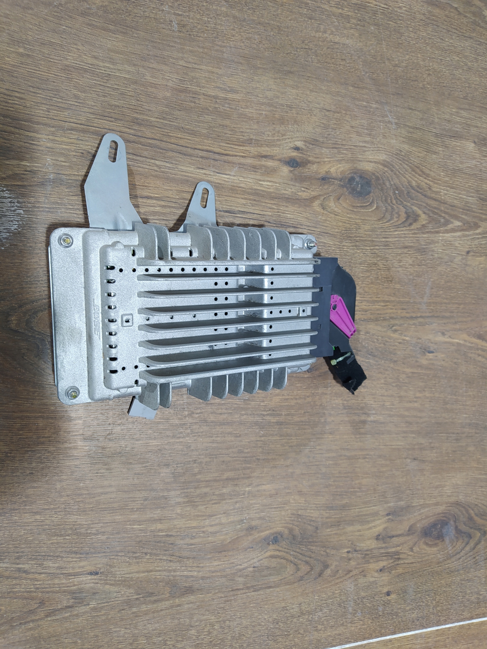 AUDI TT 8N ПІДСИЛЮВАЧ BOSE 8N8035223A