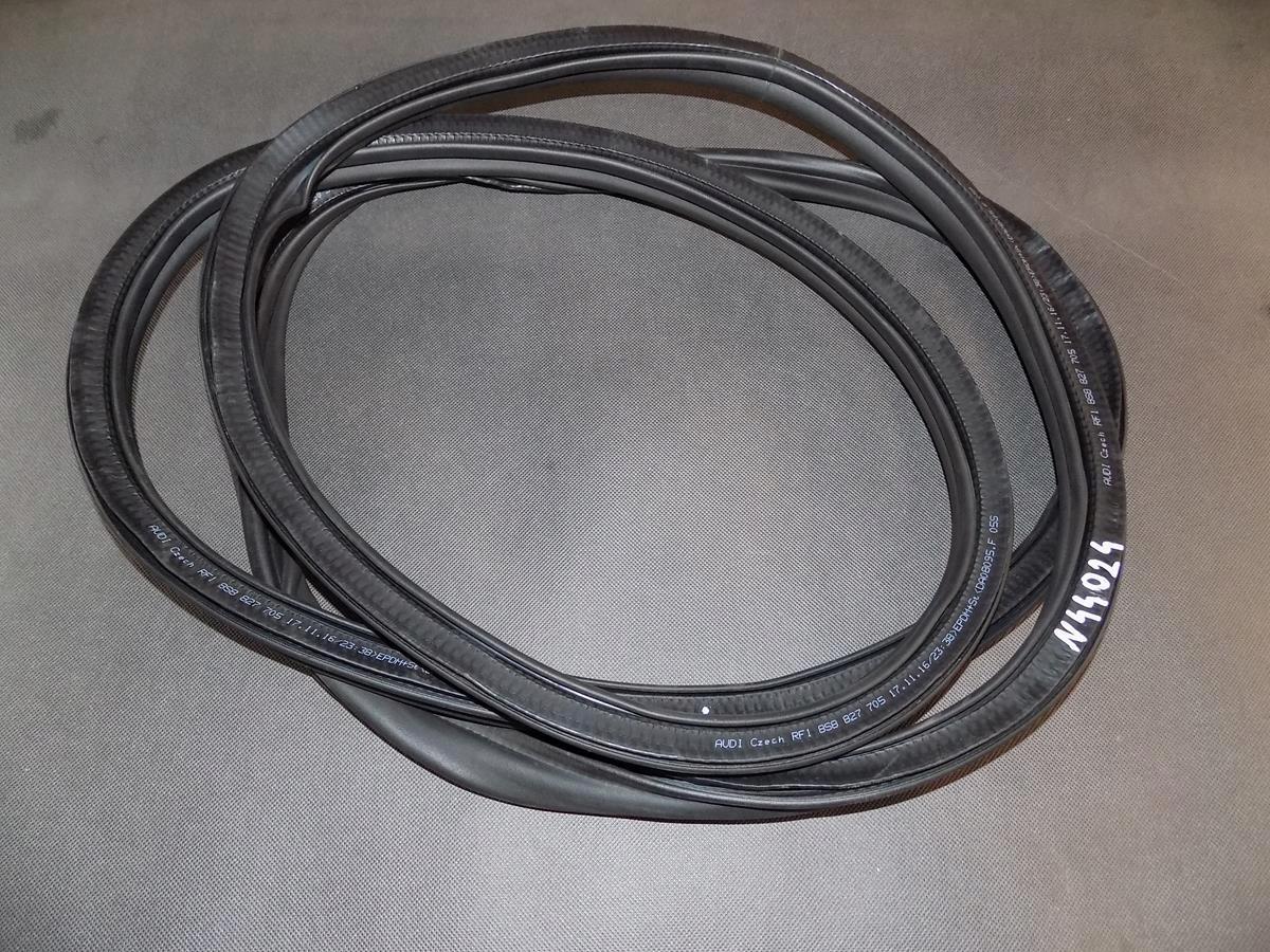 AUDI TT 8S ПРОКЛАДКА КРЫШКИ БАГАЖНИКА 8S8827705