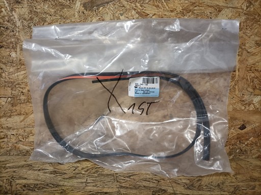 5C5-845-132 376729 - AUDI VOLKSWAGEN SEAT SKODA ВЕРХНЯ ПРОКЛАДКА ЛОБОВОГО СКЛА 5C5845132