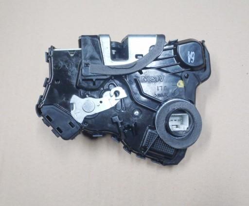 69040-02210 - AURIS 07-15 VERSO AVENSIS T27 замок передней двери LE