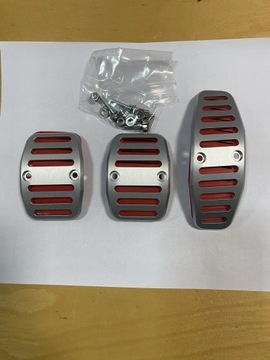 Alfa Romeo GT. Алюмінієві накладки на педалі.