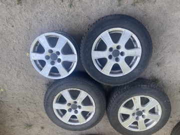 15-дюймовые легкосплавные диски и зимняя резина 195/65 R15.