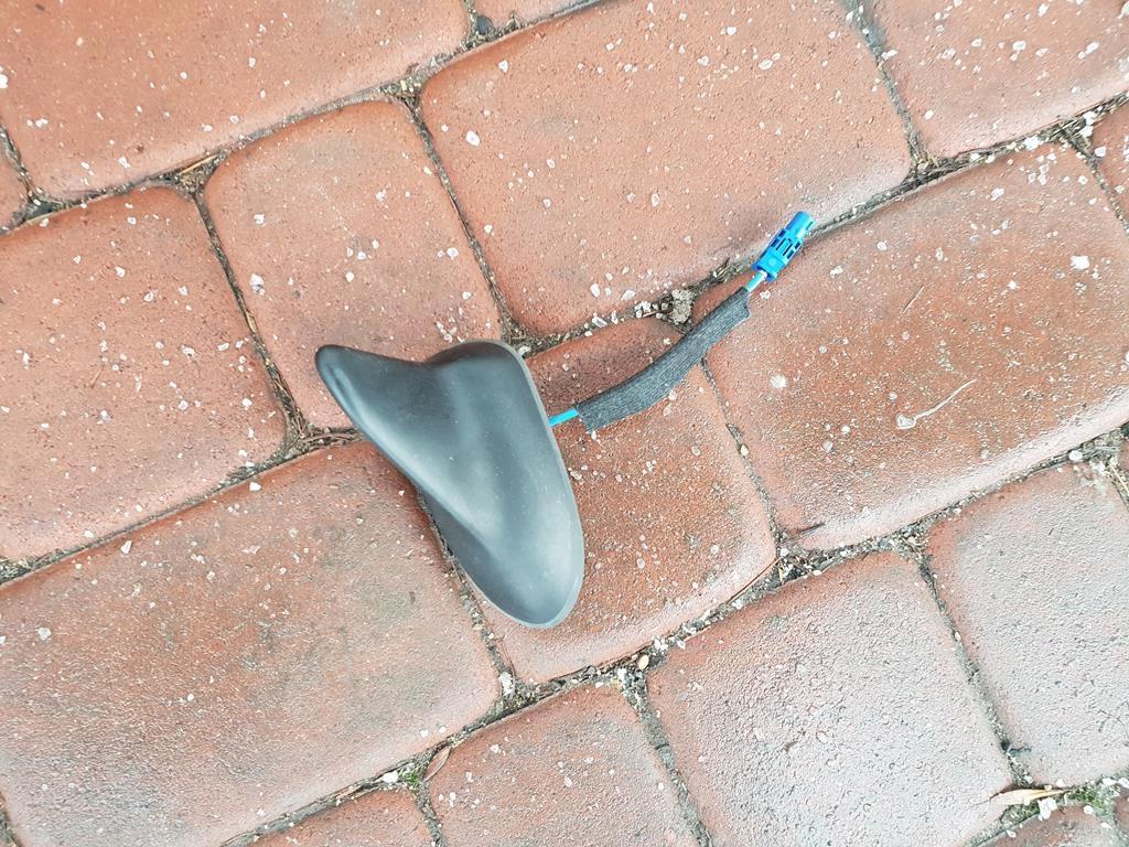 Навігаційна антена на дах Opel Astra K V 13383704