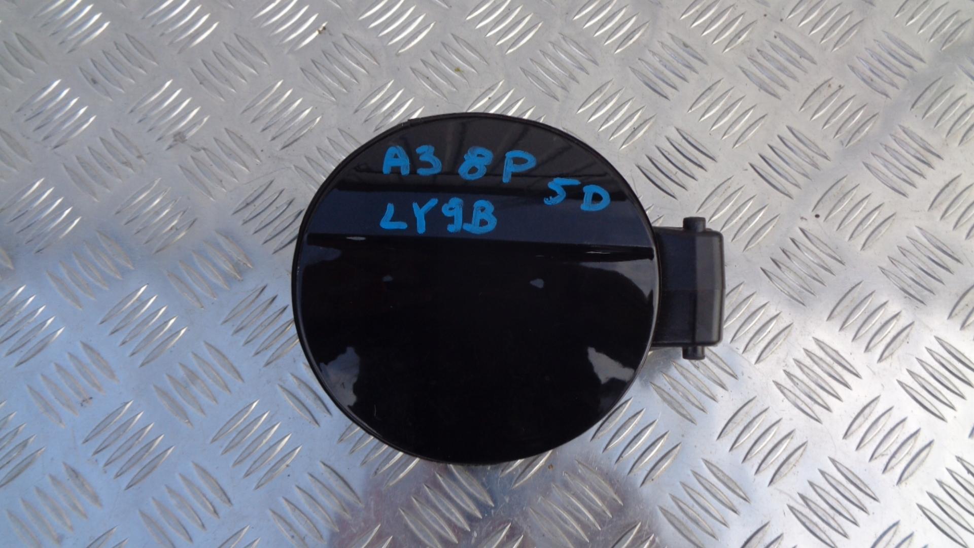 Audi A3 8P Lift топливная заслонка LY9B