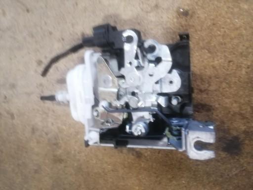 Audi A3 замок передний левый 8L 8L1837015B