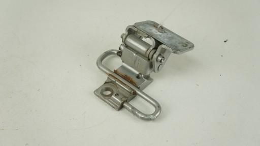 8E0831412B - Audi A4 B6 нижняя петля двери правая передняя