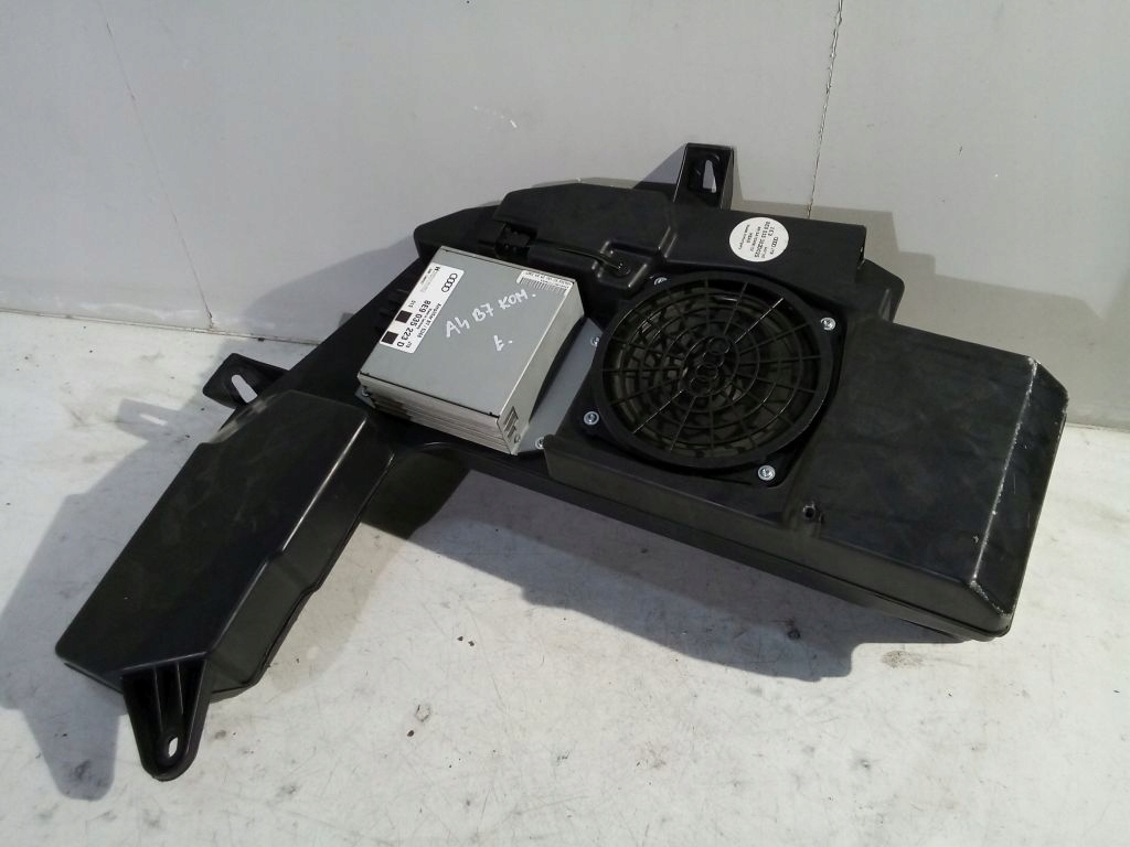 Audi A4 B7 сабвуфер 8E9035223D