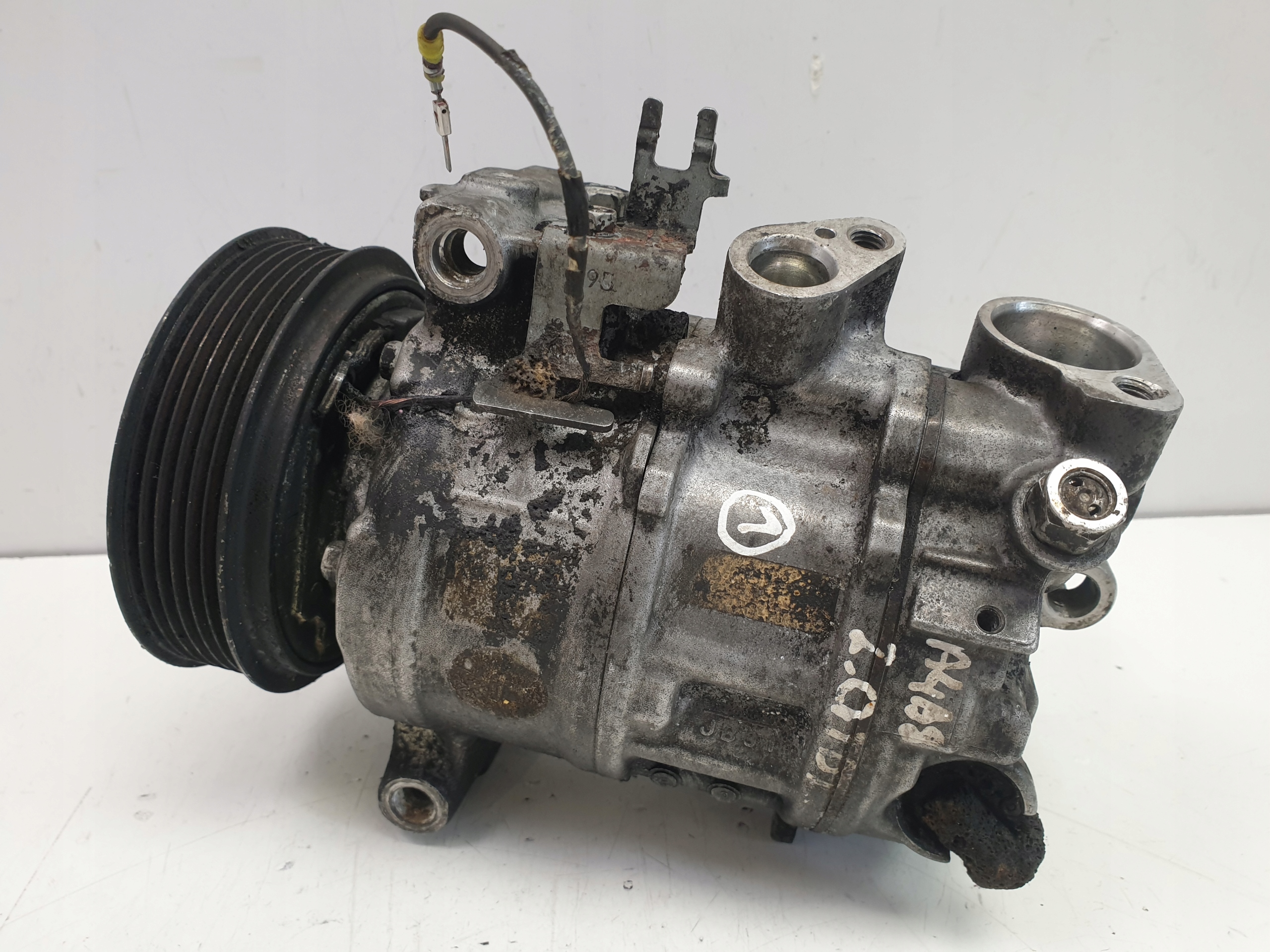 Audi A4 B8 2.0 TDI компрессор кондиционера насос