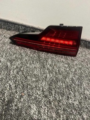 8W5945075AA - Audi A4 B9 Седан левой задней лампы