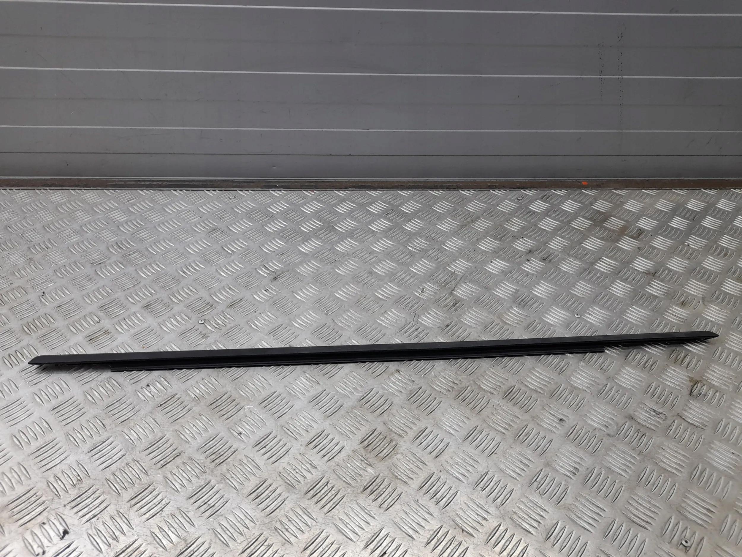 8W0 837 - Audi A4 S4 B9 8w0837477 задній лівий ущільнення склопідіймача