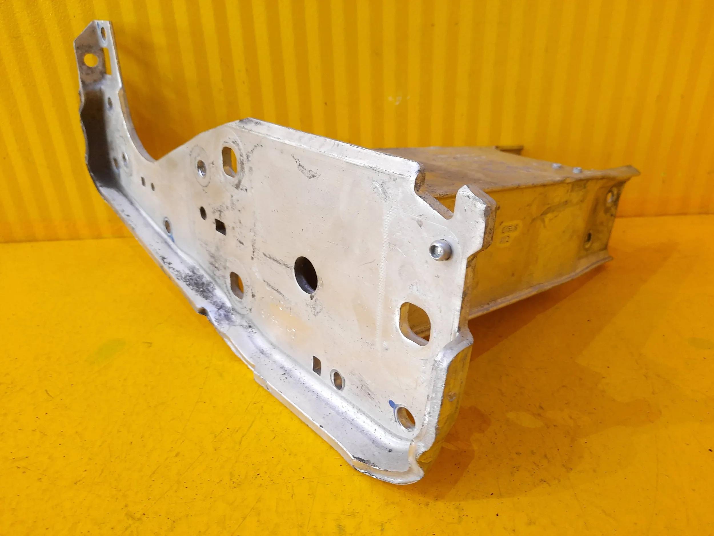 Audi A6 C7 зона смятия правая передняя 4G0807134B