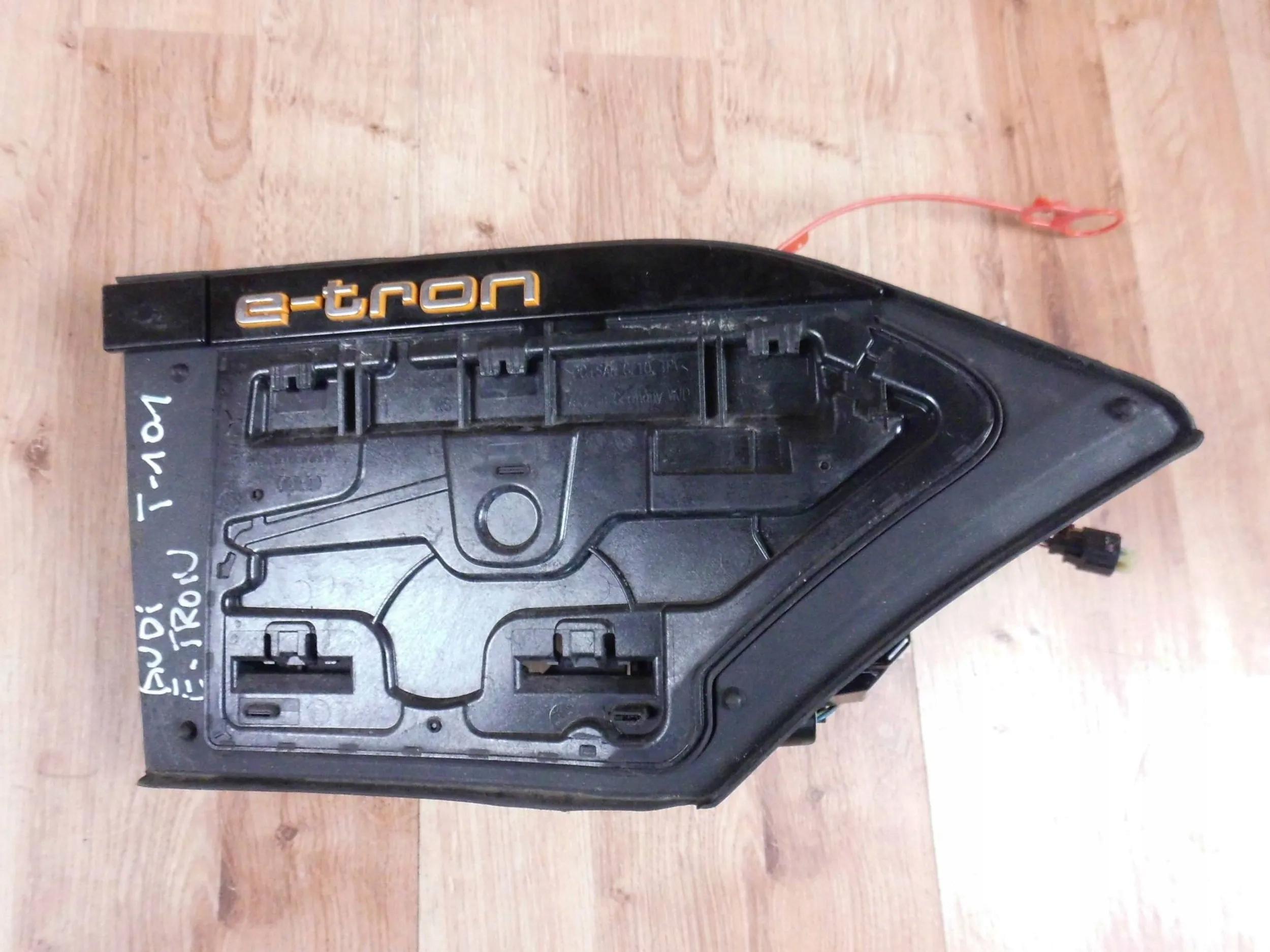 4KE810002A 4KE971375 - Audi E-Tron відкидна кришка зарядного гнізда