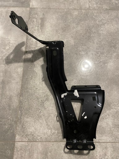 Audi e-Tron кріплення кронштейн крила правий 4ke803504