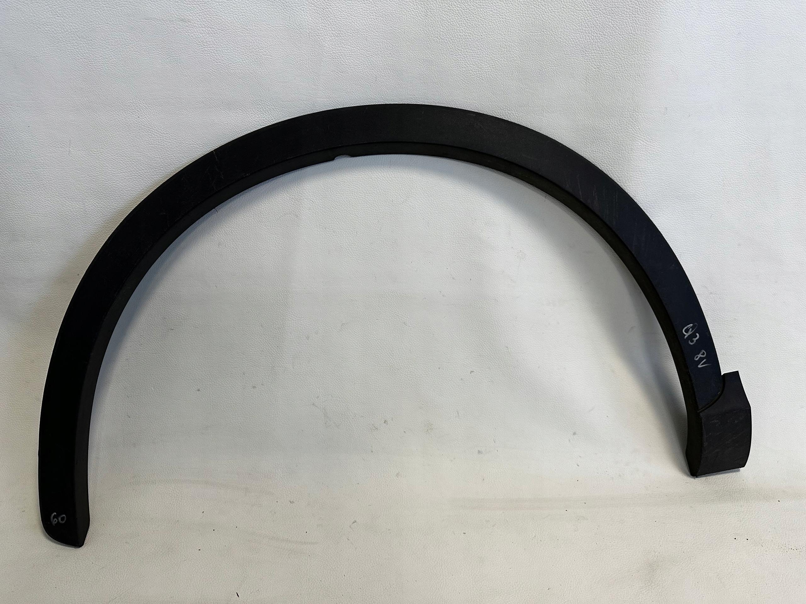 8U0853717 - Audi Q3 8u0 брызговик передний левый