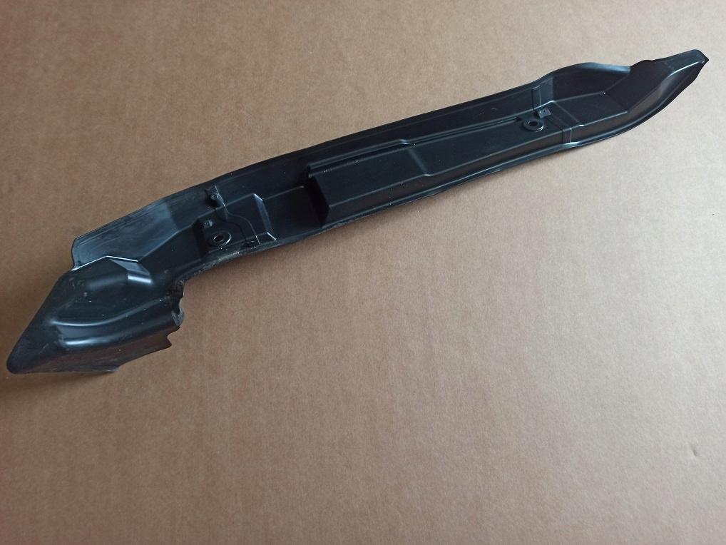 8R0821112C - Audi Q5 кришка решітка крила права 2012р