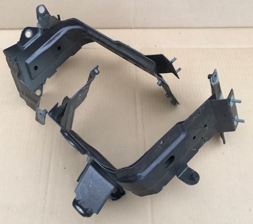 Audi Q7 4m опора крила права ліва 4m0821131c 4M0821132C