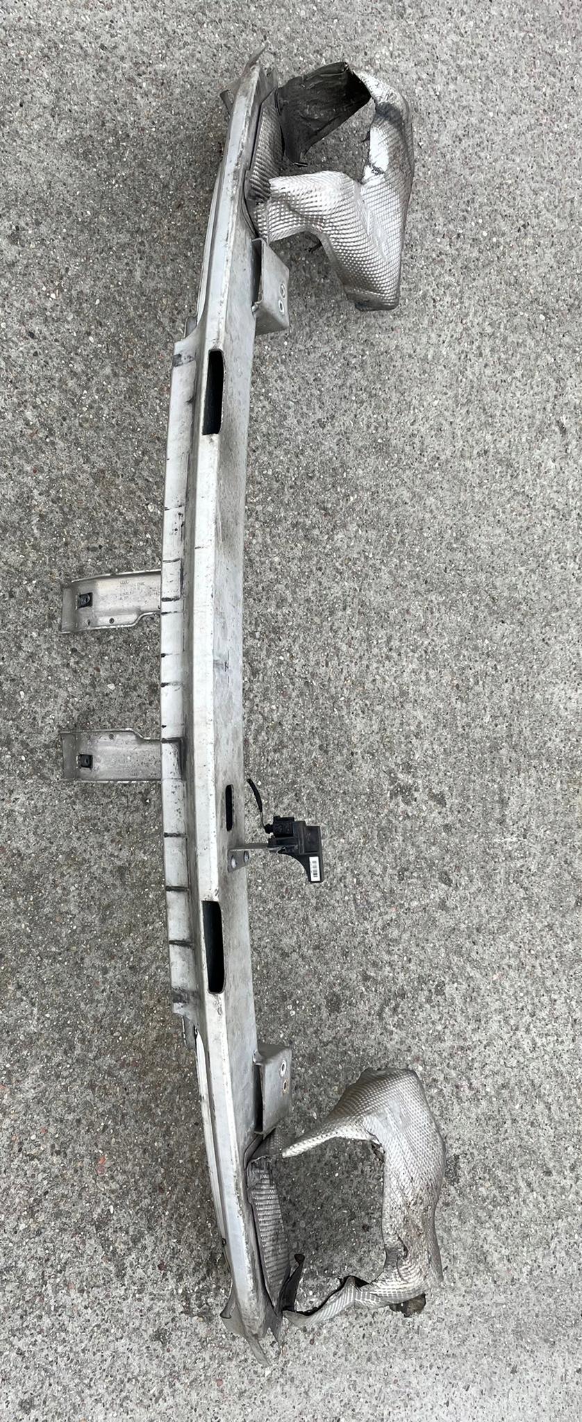 420807407 - Audi R8 420 Балка кронштейн кріплення бампера задній