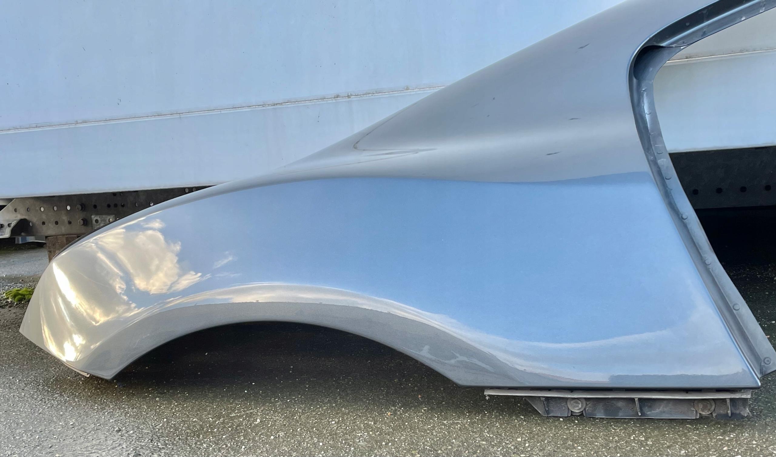 420809896 420809854 - Audi R8 420 крило заднє праве обшивка Заднє LZ7S