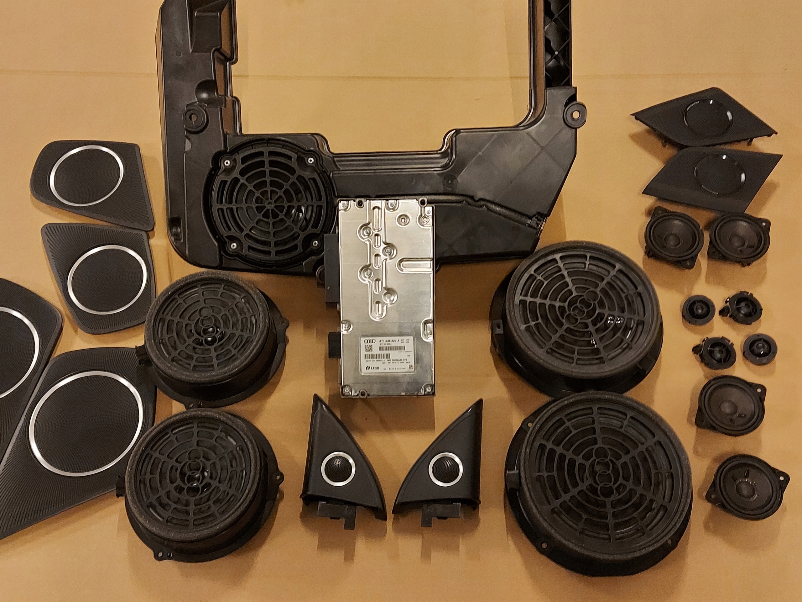 8T1035223 - Audi A5 динамики усилитель решетки Bang-Olufsen 8T