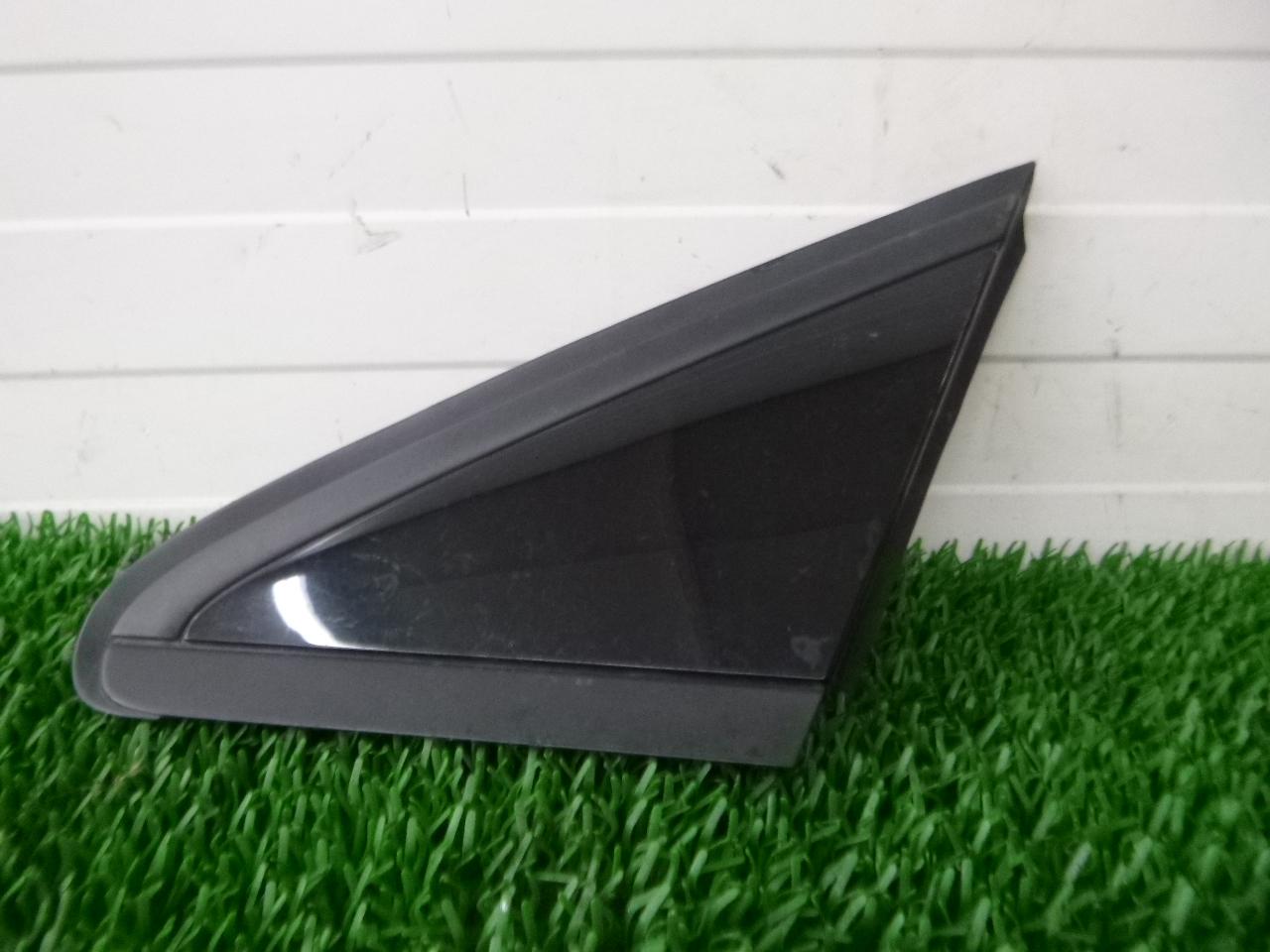 A2466900187 - B-класс W246 крыло треугольник левая заглушка OE